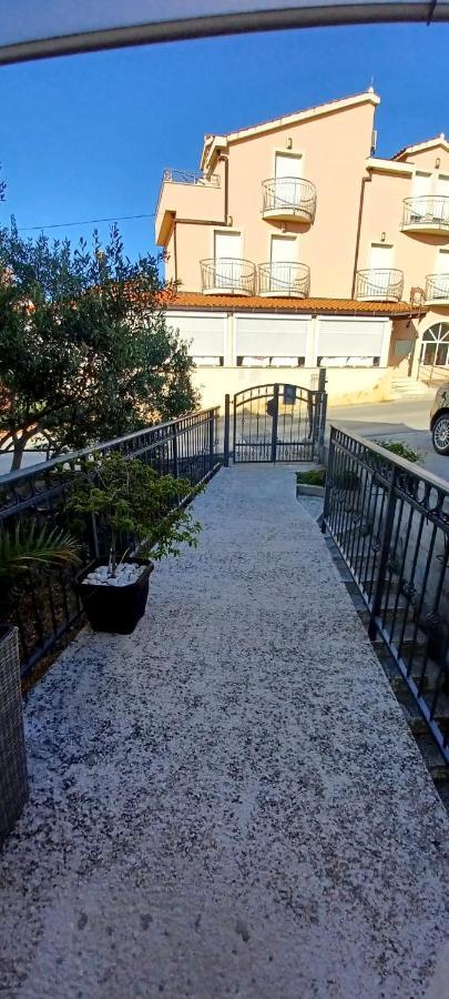 דירות טרוגיר Apartman Nives מראה חיצוני תמונה